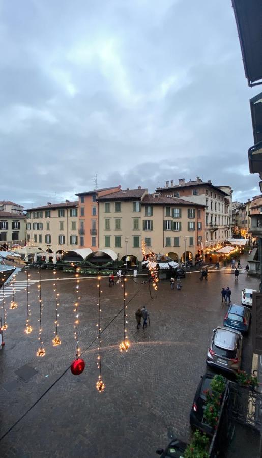 Appartamento Bergamo Centro Piazza Pontida - The Italian Escape Екстериор снимка