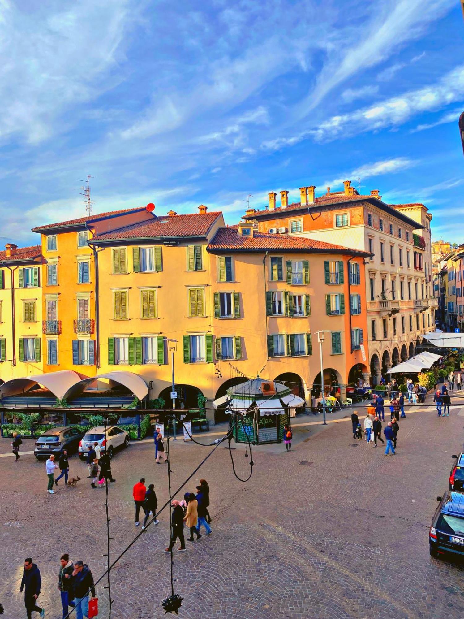Appartamento Bergamo Centro Piazza Pontida - The Italian Escape Екстериор снимка